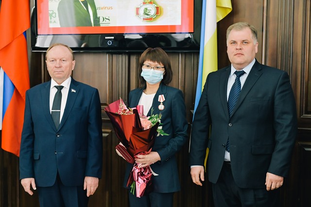 Врачам Бурятии вручили госнаграды от Путина за вклад в борьбу с коронавирусом