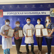 В Улан-Удэ медиков наградили за вклад в борьбу с COVID-19
