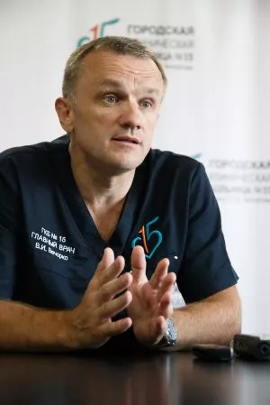 Врач Валерий Вечорко рассказал, чем медицинская помощь отличается от медицинских услуг